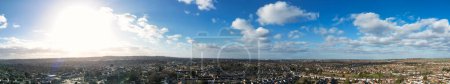 Foto de Vista panorámica de las nubes dramáticas en el cielo azul - Imagen libre de derechos