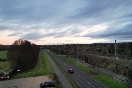 Foto de REINO UNIDO, LUTON - 03RD FEBRERO, 2023: Vista en ángulo alto de las carreteras en Luton Ciudad de Inglaterra - Imagen libre de derechos