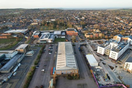 Téléchargez les photos : UNITED KINGDOM, LUTON - 5TH FEBRUARY, 2023: High Angle Panoramic View of Retail Park and Central Dunstable Town - en image libre de droit