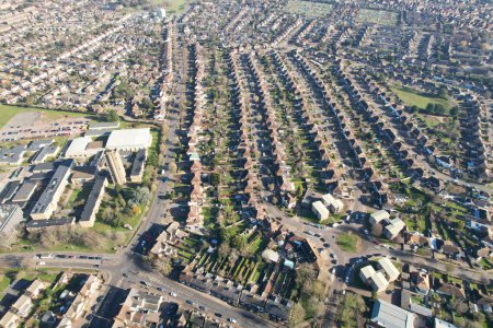 Téléchargez les photos : Vue aérienne du centre-ville de Bedford à Sunny Day - en image libre de droit