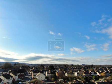 Foto de Vista de ángulo alto de nubes hermosas y dramáticas sobre la ciudad - Imagen libre de derechos