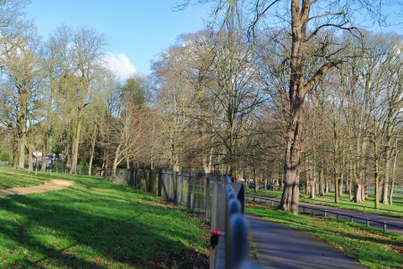 Téléchargez les photos : Belle vue sur Wardown Museum Park et les arbres à Luton Angleterre Royaume-Uni - en image libre de droit