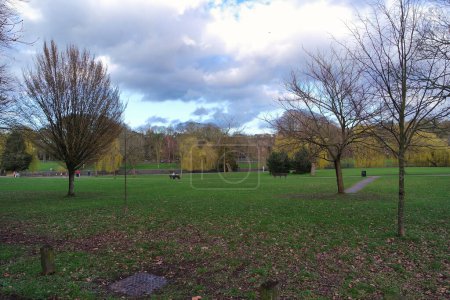 Foto de Hermosa vista de Wardown Museum Park y árboles en Luton Inglaterra Reino Unido - Imagen libre de derechos