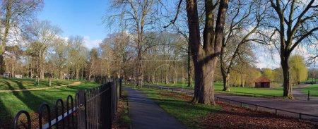 Téléchargez les photos : Public Park of Northern Luton Ville d'Angleterre Royaume-Uni - en image libre de droit