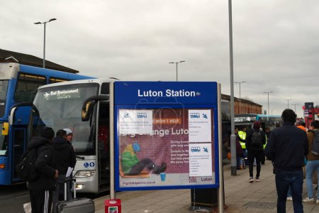 Téléchargez les photos : Gare routière centrale de Luton à la gare principale du centre-ville de Luton Ville d'Angleterre Grande-Bretagne - en image libre de droit