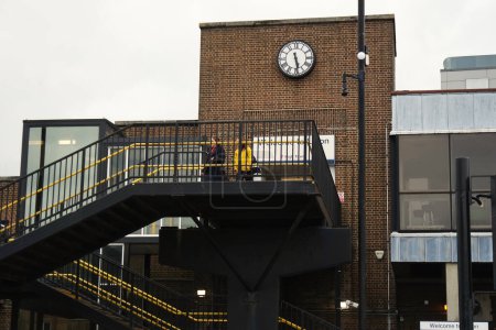 Foto de Estación central de autobuses de Luton en la estación principal de tren del centro de Luton City of England Gran Bretaña - Imagen libre de derechos