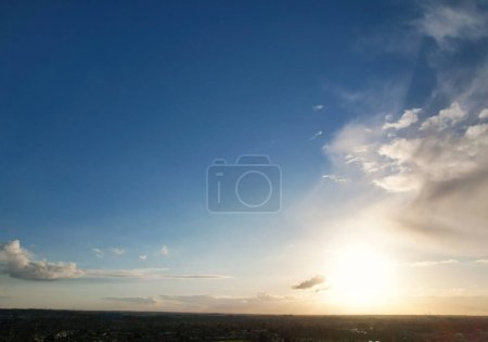 Téléchargez les photos : Vue Aérienne De La Ville Au Coucher Du Soleil - en image libre de droit