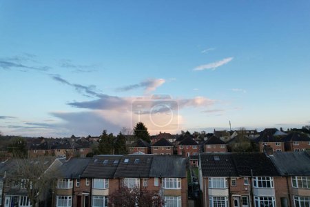Téléchargez les photos : Superbe vue à angle élevé des nuages au coucher du soleil sur l'Angleterre - en image libre de droit
