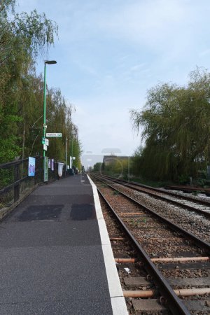 Téléchargez les photos : Vue à angle bas de la gare d'Stewartby en Angleterre - en image libre de droit