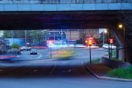 Téléchargez les photos : Angleterre, Royaume-Uni - 26 avril 2023 : Longue exposition Photo de l'autoroute de nuit - en image libre de droit