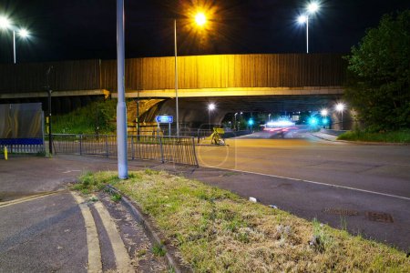 Téléchargez les photos : Angleterre, Royaume-Uni - 15 mai 2023 : photo longue exposition des autoroutes. Circulation nocturne - en image libre de droit
