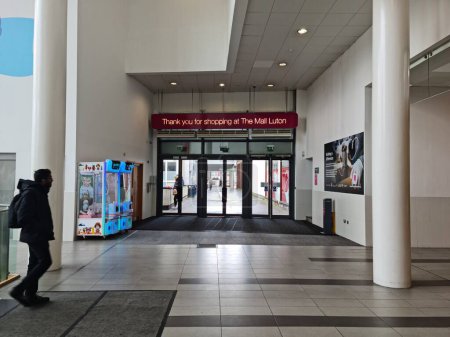 Téléchargez les photos : Luton, Angleterre, Royaume-Uni - 5 mai 2023 : intérieur du centre commercial moderne de Central Luton City - en image libre de droit