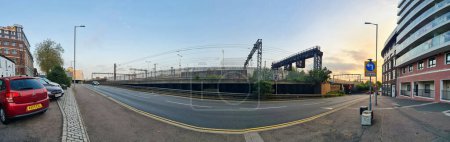 Téléchargez les photos : Angleterre, Royaume-Uni - 23 mai 2023 : Vue panoramique de la route de la gare - en image libre de droit