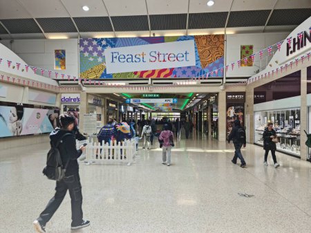 Foto de Luton, Inglaterra, Reino Unido - 5 de mayo de 2023: shopping mal in Central City Luton - Imagen libre de derechos