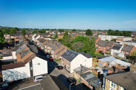 Téléchargez les photos : Dunstable town, Angleterre, Royaume-Uni - 21 mai 2023 : beau paysage urbain de Dunstable town par une journée ensoleillée - en image libre de droit