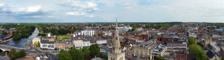 Téléchargez les photos : BEDFORD, ANGLETERRE, RU - 28 MAI 2023 : Vue aérienne panoramique de la ville de Bedford - en image libre de droit
