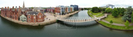 Foto de BEDFORD, INGLATERRA, Reino Unido - 28 MAY, 2023: Vista panorámica aérea de la ciudad de Bedford - Imagen libre de derechos