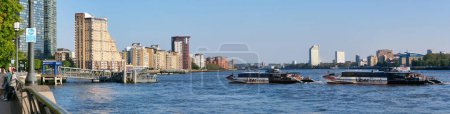 Foto de Londres, Inglaterra, Reino Unido - 8 de junio de 2023: Vista panorámica del río Támesis Central y la ciudad de Londres - Imagen libre de derechos