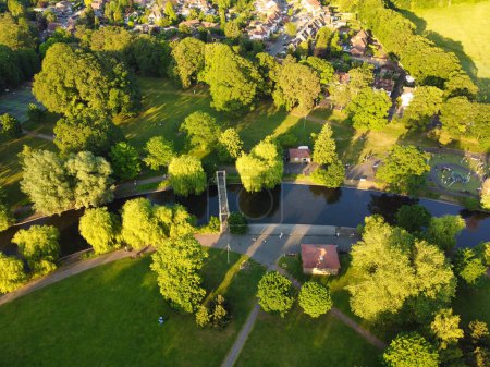 Téléchargez les photos : Luton, Angleterre, Royaume-Uni - 13 juin 2023 : Vue Aérienne de Luton Town - en image libre de droit