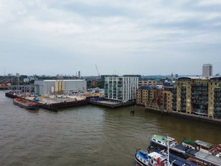 Foto de Vista en ángulo alto del río Támesis en el Puente de Londres, en el centro de Londres Capital de Inglaterra Gran Bretaña Reino Unido, el lugar de atracción turística más atractivo capturado el 06 de junio de 2023 - Imagen libre de derechos
