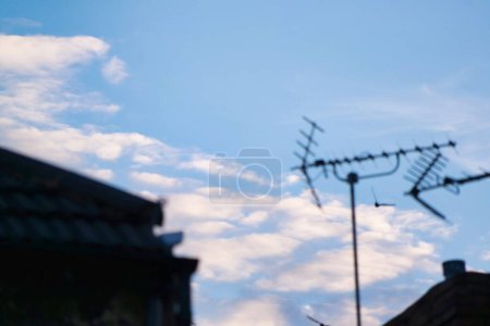 Téléchargez les photos : Antenne TV sur le toit - en image libre de droit