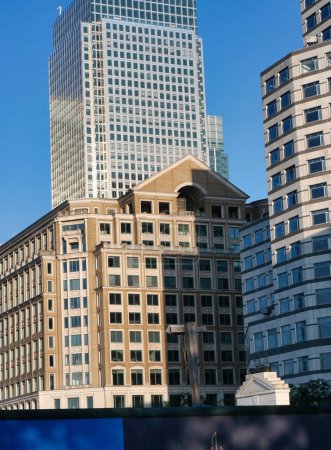 Foto de Londres, Inglaterra, Reino Unido - 8 de junio de 2023: Edificios en Canary Wharf en el centro de Londres - Imagen libre de derechos