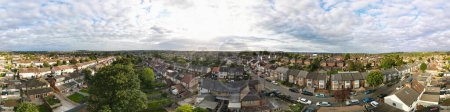 Téléchargez les photos : Vue à angle élevé de Luton City et du quartier résidentiel. Vue Aérienne de Capturé avec la Caméra du Drone le 23 Juillet 2023. Angleterre, Royaume-Uni - en image libre de droit