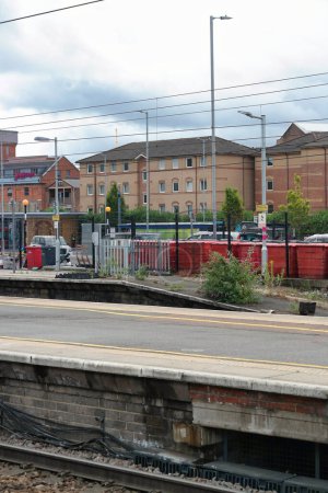 Téléchargez les photos : La plus belle vue à faible angle de la gare centrale de Luton City en Angleterre Royaume-Uni. Capturé le jour nuageux du 2 août 2023 - en image libre de droit