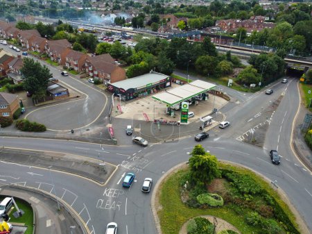 Foto de Imágenes aéreas del Distrito de Vivienda de Luton City of England, Reino Unido. La filmación fue capturada con la cámara del dron el 30 de julio de 2023 - Imagen libre de derechos