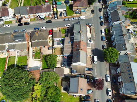 Foto de High Angle Footage of Residential Real Estate Homes at East of Luton City of England, Great Britain (en inglés). Filmación fue capturada con la cámara de Drone el 19 de julio de 2023 - Imagen libre de derechos