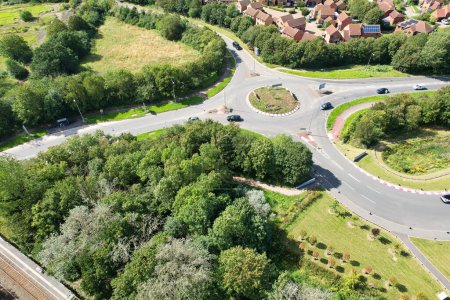 Téléchargez les photos : High Angle view of British Road and Traffic at Milton Keynes City of England Royaume-Uni. Images Aériennes A été capturé le 21 Août 2023 avec la caméra de Drone - en image libre de droit