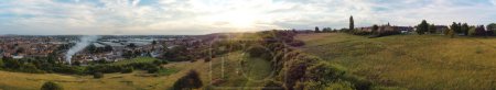 Téléchargez les photos : Vue Aérienne De Luton City, Angleterre, Grande-Bretagne. Des images ont été prises avec la caméra du drone le 7 septembre 2023.Pendant l'heure du coucher du soleil. - en image libre de droit