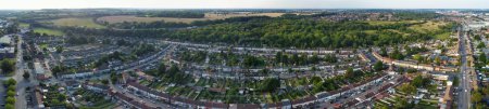 Foto de Vista aérea de Luton City of England, Gran Bretaña. El metraje fue capturado con la cámara de Drone el 7 de septiembre de 2023.Durante la puesta del sol. - Imagen libre de derechos