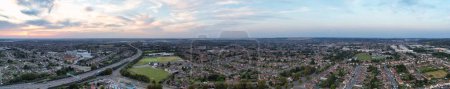 Foto de Vista aérea panorámica de la ciudad de Luton durante la puesta del sol 7-9-23 - Imagen libre de derechos