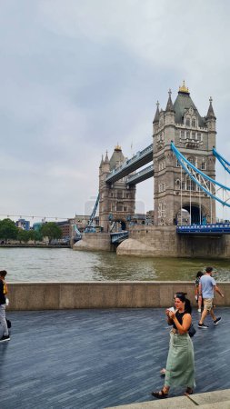 Téléchargez les photos : Low Angle View of World Famous Tourist Attraction at Tower Bridge and River Thames which is Most Crowded with International Tourists at Central London, England UK. Capturé le 18 juin 2023 - en image libre de droit