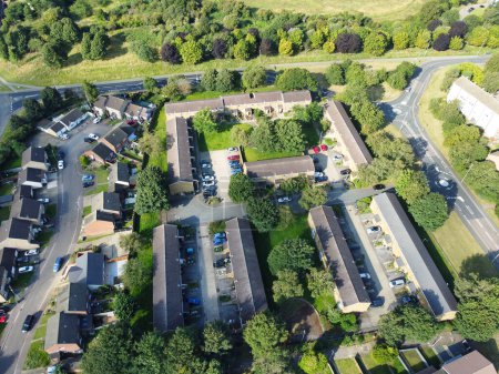Foto de Vista en ángulo alto de las casas residenciales en East Luton, Inglaterra, capturadas el 17 de agosto de 2023 - Imagen libre de derechos