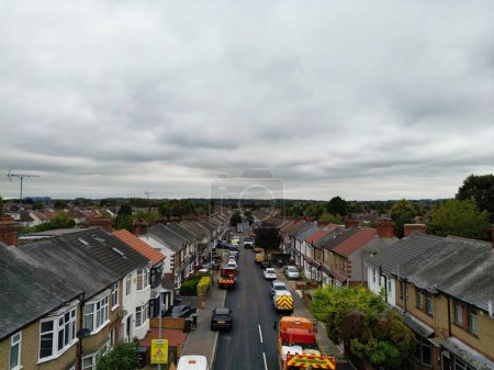 Téléchargez les photos : Vue à angle élevé de la rue de Luton City pendant les travaux routiers et le marquage des voies. Luton, Angleterre Royaume-Uni. 2 octobre 2023 - en image libre de droit