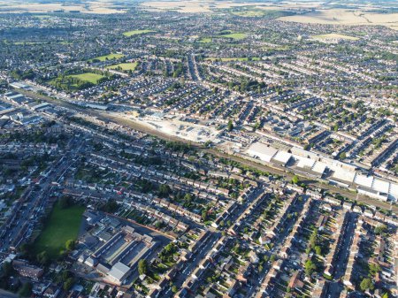 Téléchargez les photos : Vue Aérienne De Luton Town, Angleterre, Grande-Bretagne, Royaume-Uni. Capturé avec la caméra du drone le 9 août 2023 à haute altitude - en image libre de droit