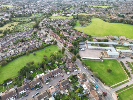 Téléchargez les photos : Vue Aérienne Du Nord-Est De Luton City, Angleterre, Sous Le Ciel Nuageux. Capturé avec Drone Camera le 10 octobre 2023 - en image libre de droit