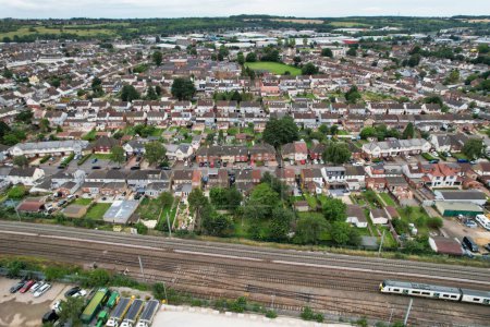 Foto de Vista aérea de Luton Town of England Gran Bretaña, Reino Unido. Capturado con la cámara de Drone el 9 de agosto de 2023 desde gran altitud - Imagen libre de derechos