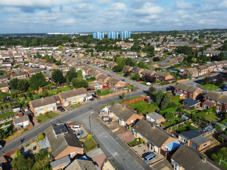 Téléchargez les photos : Vue Aérienne d'East Luton Town, Angleterre Grande-Bretagne, Royaume-Uni. Capturé avec la caméra du drone le 17 août 2023 à haute altitude - en image libre de droit