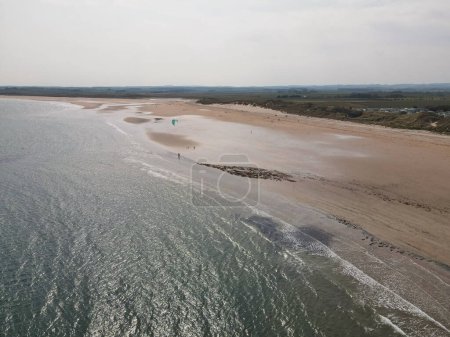 Foto de Vista aérea de Northumberland Town y Beach of England Gran Bretaña. Ene 24, 2023 - Imagen libre de derechos