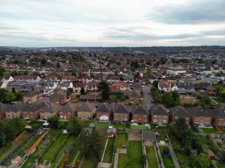 Foto de Vista panorámica aérea de East Luton Town of England Gran Bretaña, Reino Unido. Capturado con la cámara de Drone el 1 de octubre de 2023 desde Media Altitud. - Imagen libre de derechos