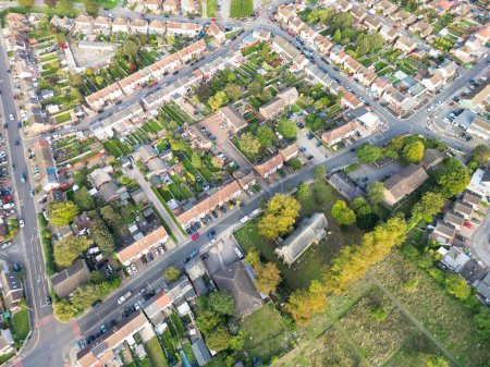 Foto de Vista panorámica aérea de North Luton Town of England Gran Bretaña, Reino Unido. La imagen fue capturada con la cámara de Drone el 8 de octubre de 2023 desde Altitud Media. - Imagen libre de derechos
