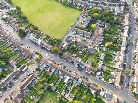 Foto de Vista panorámica aérea de North Luton Town of England Gran Bretaña, Reino Unido. La imagen fue capturada con la cámara de Drone el 8 de octubre de 2023 desde Altitud Media. - Imagen libre de derechos