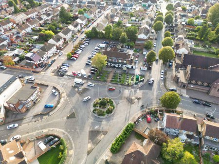 Téléchargez les photos : Vue Aérienne Panoramique De North Luton Town, Angleterre Grande-Bretagne, Royaume-Uni. L'image a été prise avec la caméra du drone le 8 octobre 2023 depuis une altitude moyenne. - en image libre de droit