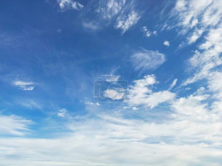 Foto de High View of Dramatic Sky and Clouds over Luton City of England Gran Bretaña, Reino Unido - Imagen libre de derechos