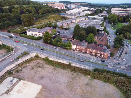 Téléchargez les photos : Images Aériennes de Central Luton Town, Angleterre Grande-Bretagne, Royaume-Uni. La séquence du centre-ville a été capturée avec la caméra du drone le 1er septembre 2023 - en image libre de droit