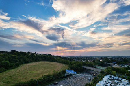Téléchargez les photos : Vue Aérienne De Luton City Farley Hills, Angleterre 7 Septembre 2023 - en image libre de droit