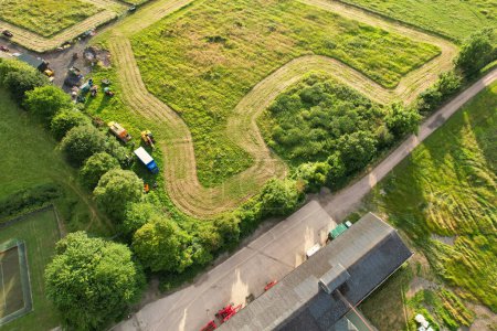 Téléchargez les photos : La plus belle vue à angle élevé du paysage de campagne britannique à Sharpenhoe Clappers près de Luton City en Angleterre Grande-Bretagne. Image prise le 26 juin 2023 - en image libre de droit